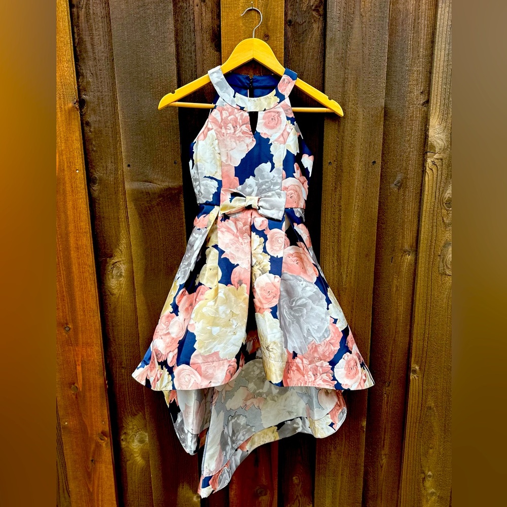 Gorgeous Xtraordinary Girls Elegant Dress in blue, pink and white, Size 8